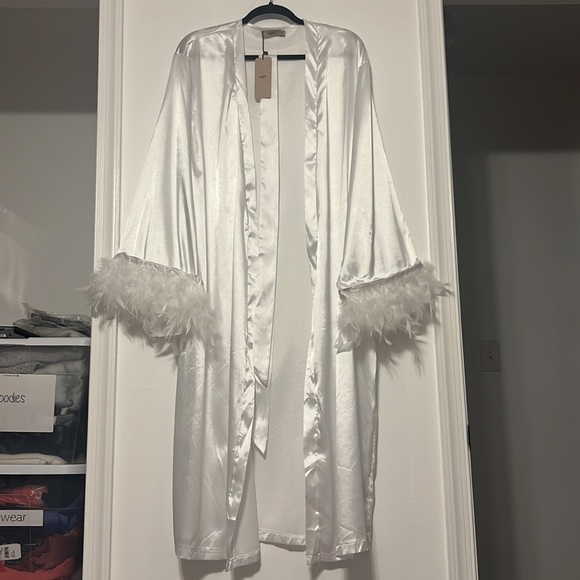 Night UK White Satin Feather Trim Bridal Robe - Picture 14 of 17
